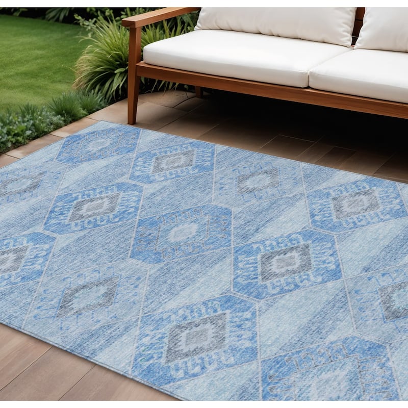 HomeRoots Aztec Transitional Rectangle Outdoor Rug - 9' X 12'