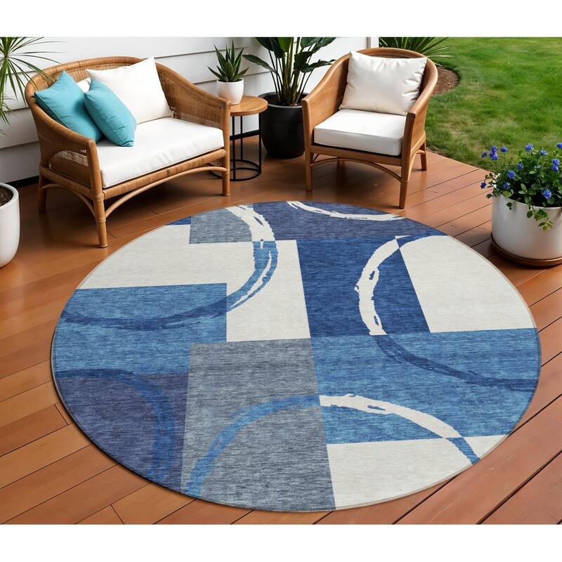 HomeRoots Geometric Modern Rectangle Outdoor Rug - 8' Round