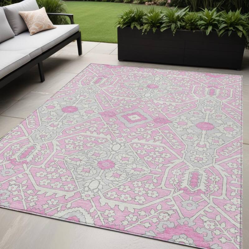 HomeRoots Floral Transitional Rectangle Outdoor Rug - 5' X 8'