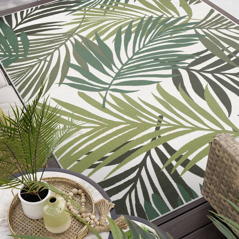 Sizzling Nautical & Coastal Floral & Botanical Indoor/Outdoor Area Rug - 5'3'' x 7'3'' - Cream/Green