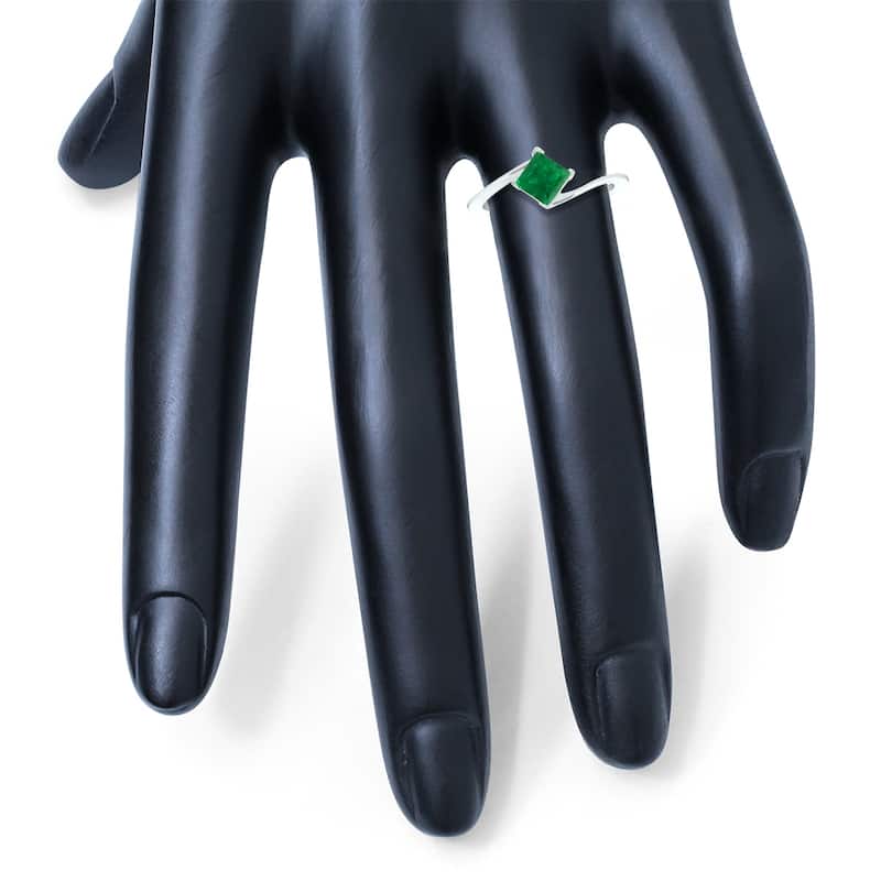 Women's Solitaire Emerald Wave Ring in 10K White Gold
