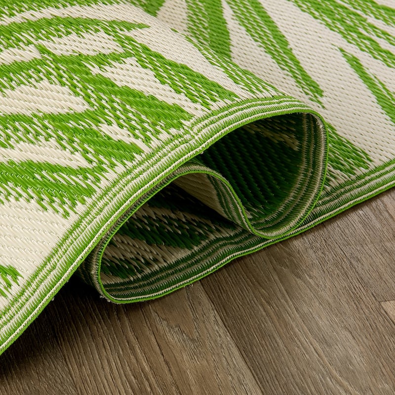 World Rug Gallery Floral Tropical Reversible Recycled Plastic Outdoor Rugs