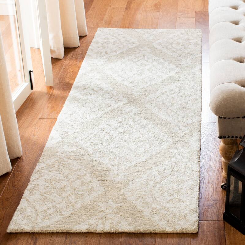 SAFAVIEH Handmade Micro-Loop Hyeong Wool Rug - 2'3" x 7' Runner - Beige