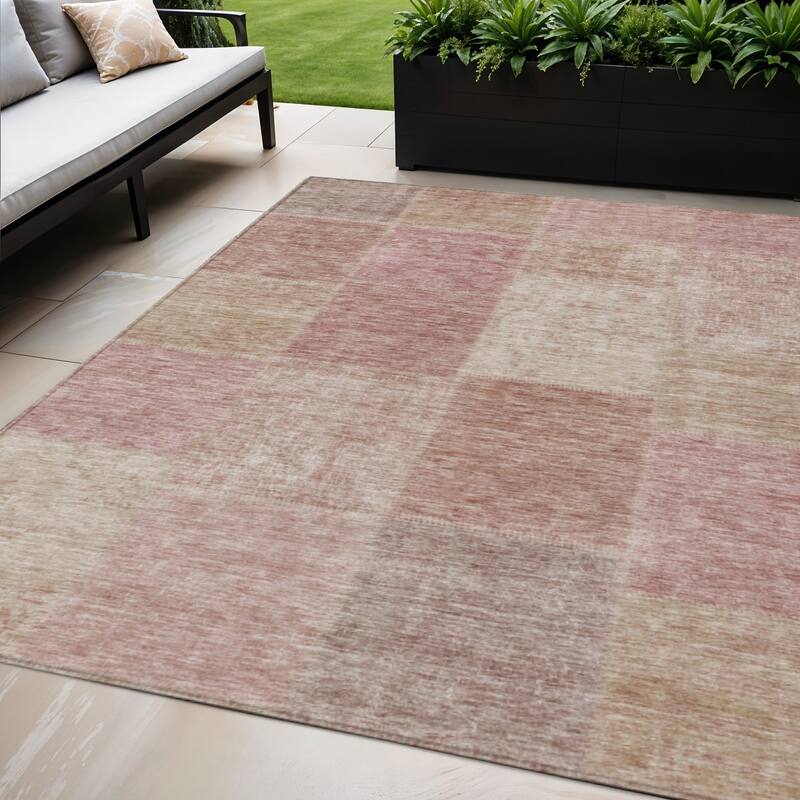 HomeRoots Patchwork Transitional Rectangle Outdoor Rug - 5' X 8'