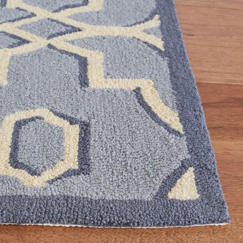 SAFAVIEH Handmade Four Seasons Indrishka Floral Rug