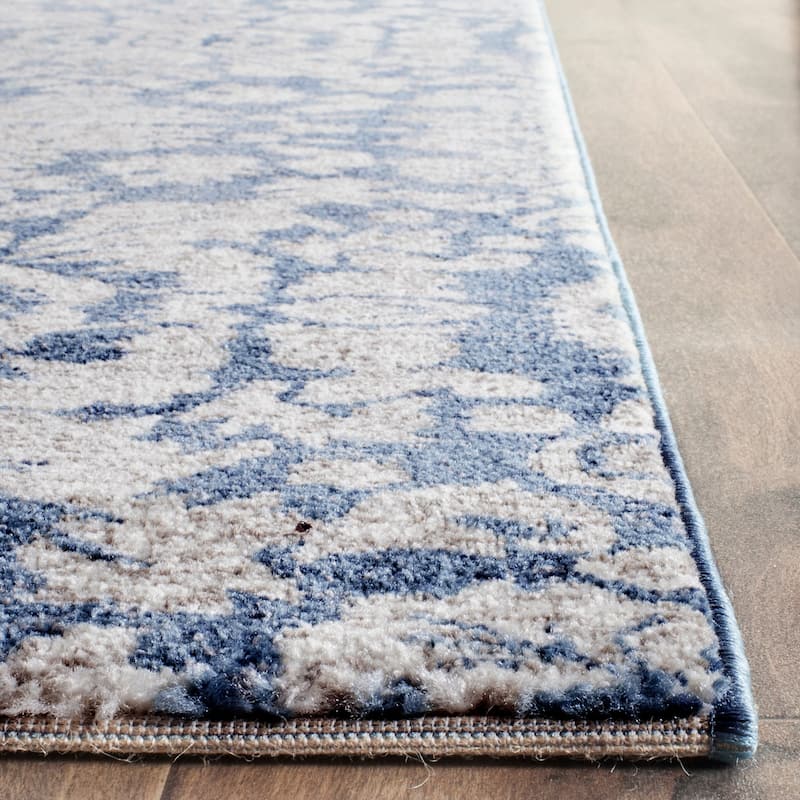 SAFAVIEH Sofia Florance Distressed Vintage Damask Rug