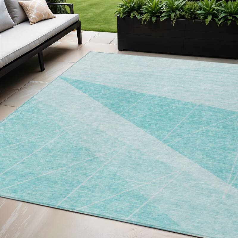 HomeRoots Geometric Transitional Rectangle Outdoor Rug - 5' X 8'
