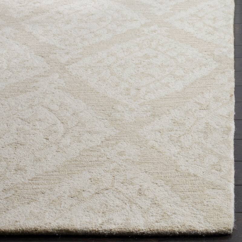 SAFAVIEH Handmade Micro-Loop Hyeong Wool Rug - 5' Square - Beige