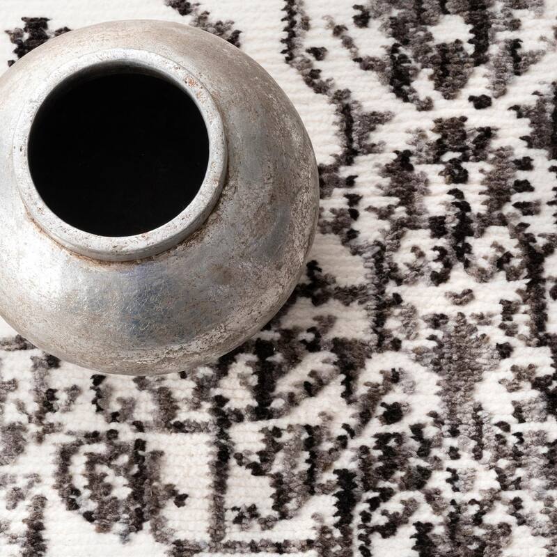 Nuloom Transitional Vintage Lavish Mayen Medallion Area Rug