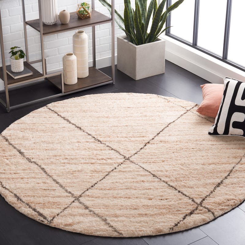 SAFAVIEH Handmade Casablanca Ljiljanka Wool Rug - 6' Round - Beige