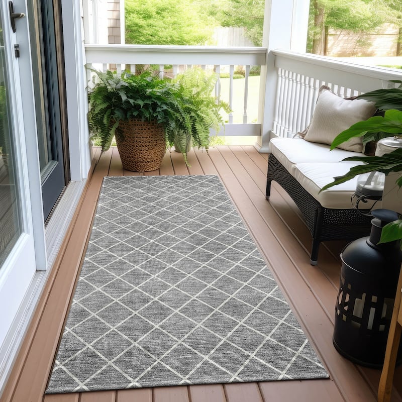 Machine Washable Indoor/ Outdoor Chantille Diamond Trellis Rug - Gray - 2'3" x 7'6"