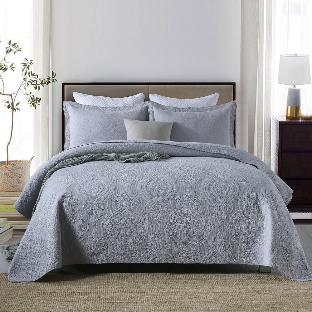 Reversible 3 Piece Damask Quilt Set by HULALA HOME