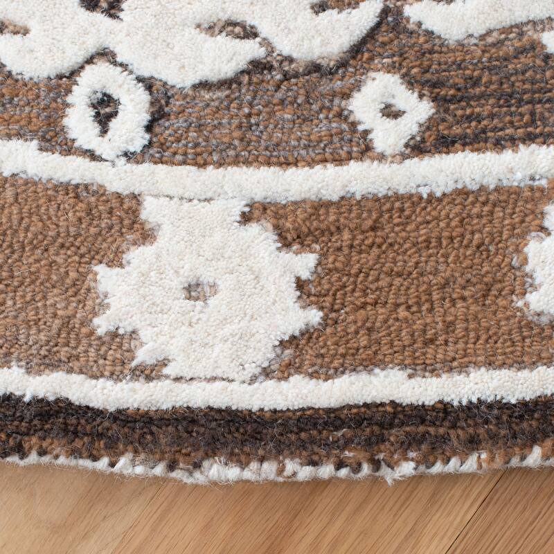SAFAVIEH Handmade Aspen Nusreta Rustic Boho Wool Rug
