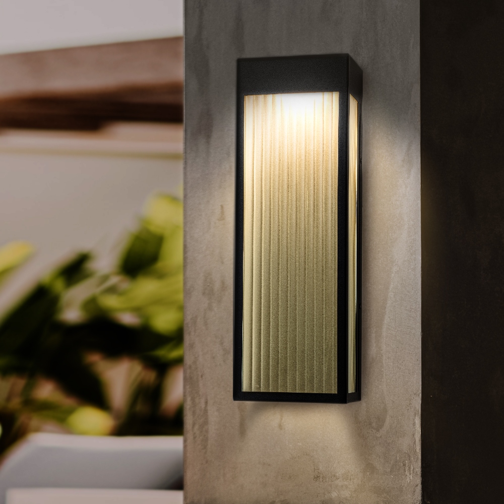 18 Outdoor LED Wall Light with Frosted Glass