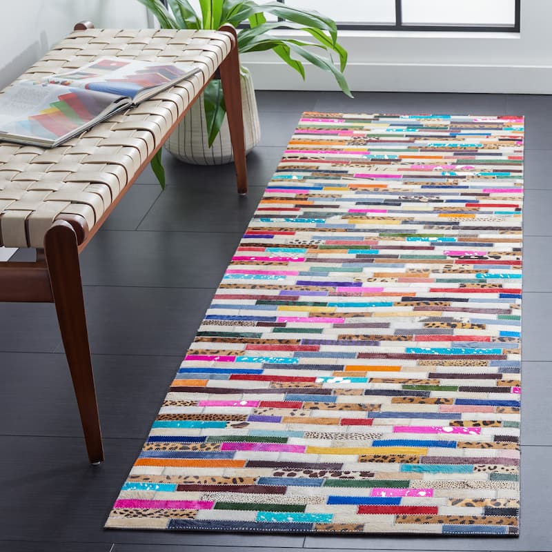 SAFAVIEH Handmade Studio Leather Cherish Natural Hide Leather Rug - 2'3" x 7' Runner - Ivory/Blue