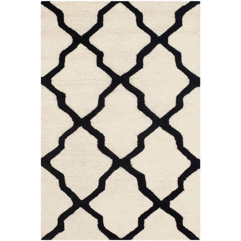 SAFAVIEH Handmade Cambridge Eirny Moroccan Trellis Wool Rug - 2'6" x 4' - Ivory/Black