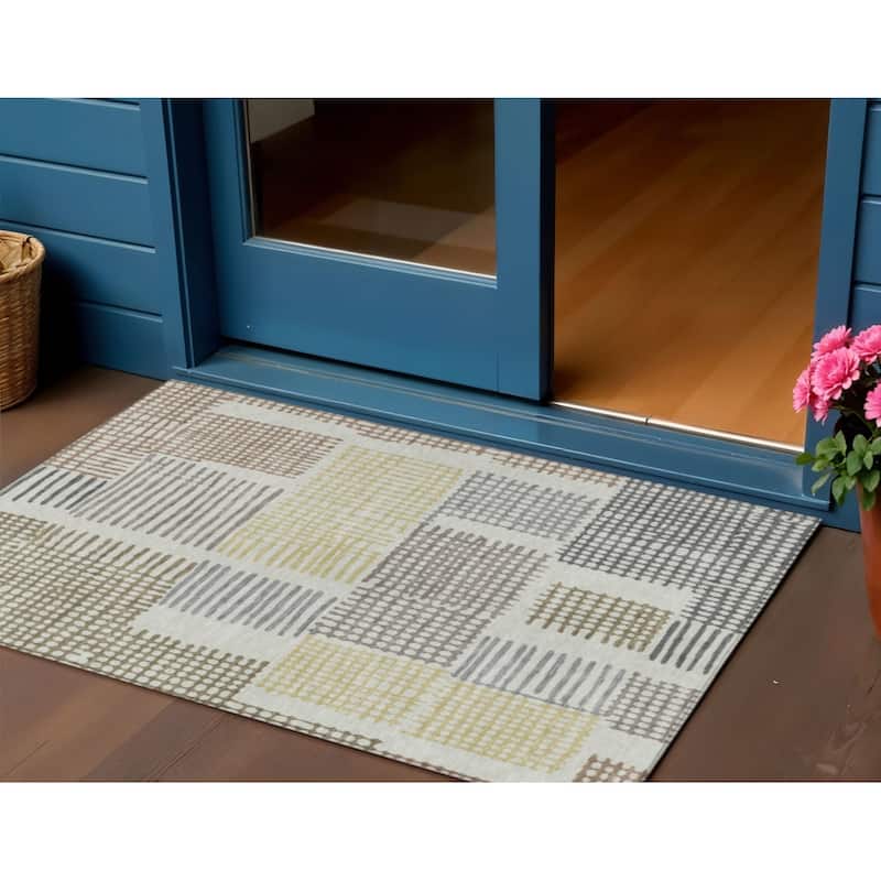 HomeRoots Geometric Transitional Rectangle Outdoor Rug - 3' x 5'