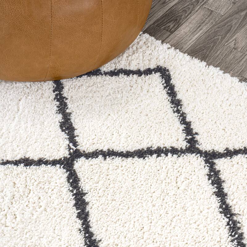 JONATHAN Y Pere Moroccan Style Diamond Shag Area Rug