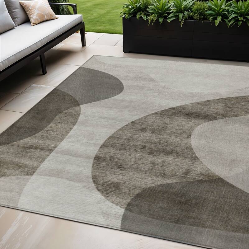 HomeRoots Abstract Transitional Rectangle Outdoor Rug - 5' X 8'