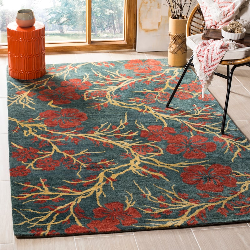 SAFAVIEH Handmade Metro Shinobu French Country Floral Wool Rug - 8' x 10' - Assorted