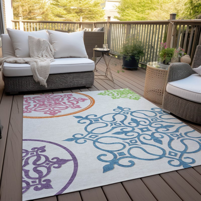 Machine Washable Indoor/ Outdoor Chantille Bold Medallions Rug