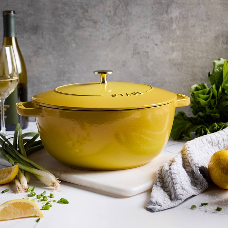 Staub Cast Iron Essential French Oven, Dutch Oven, 5-quart, serves 5-6, Made in France - 5-qt