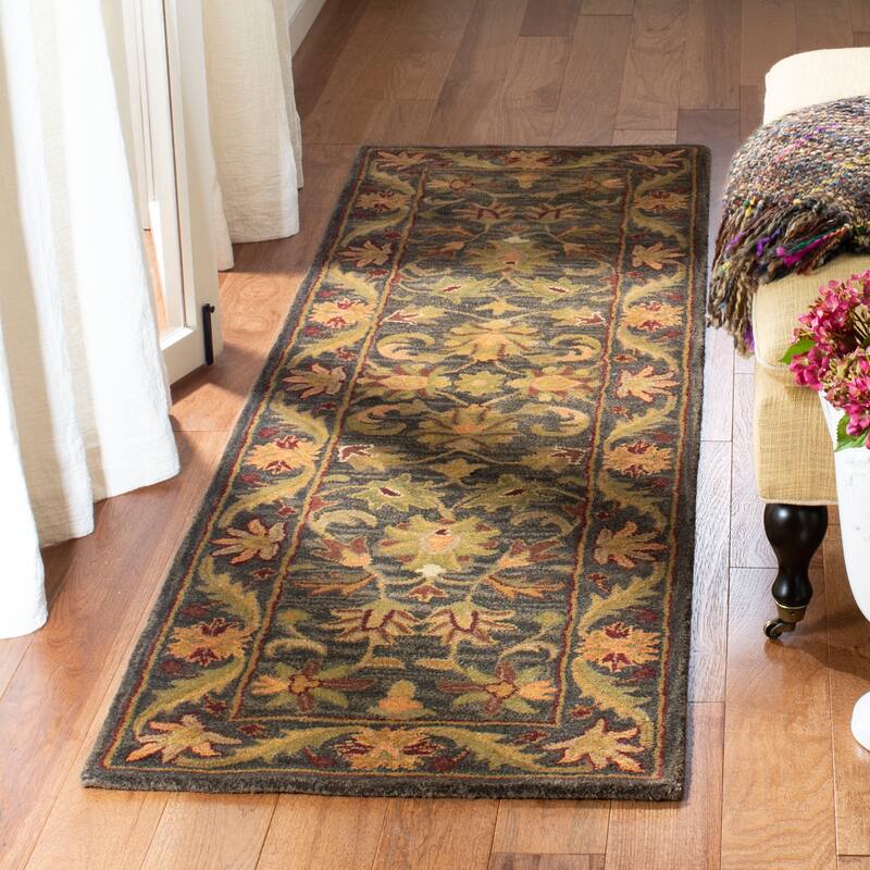 SAFAVIEH Handmade Antiquity Manerva Traditional Oriental Wool Rug - 2'3" x 8' Runner - Green/Gold