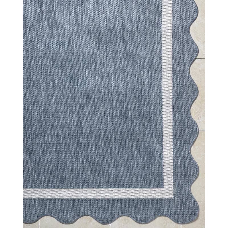 Livabliss Miami Beach Traditional Indoor / Outdoor Area Rug