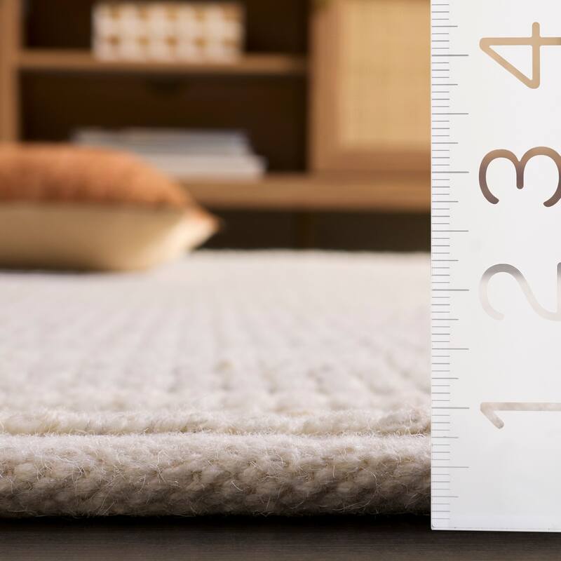 SAFAVIEH Handmade Natura Ausma Wool Rug