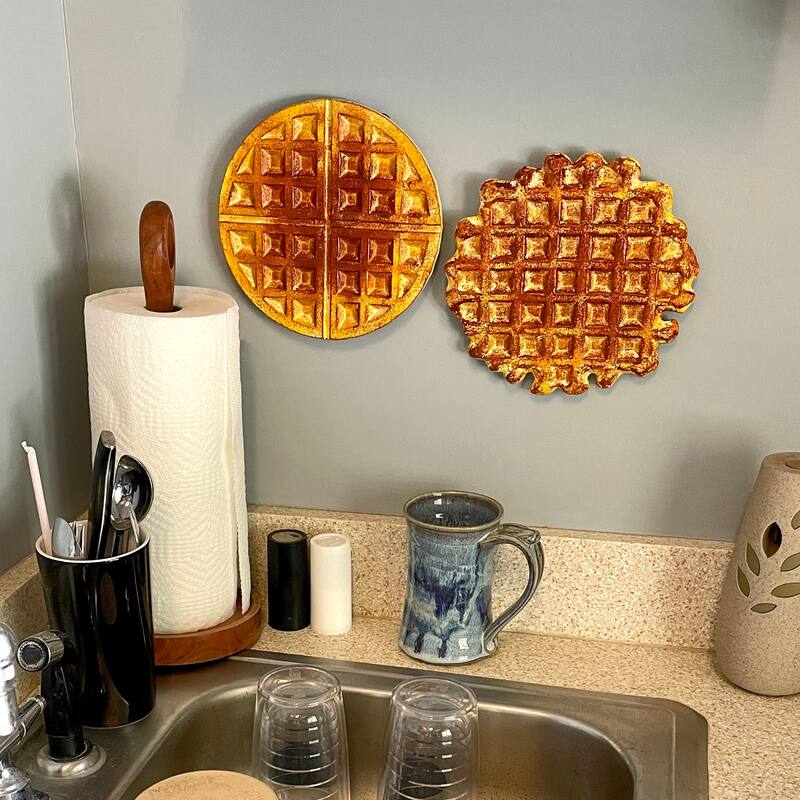 Zeckos Round Waffle Cast Iron Trivet 8" Kitchen Decor And Wall Hanging - 8 X 8 X 0.5 inches
