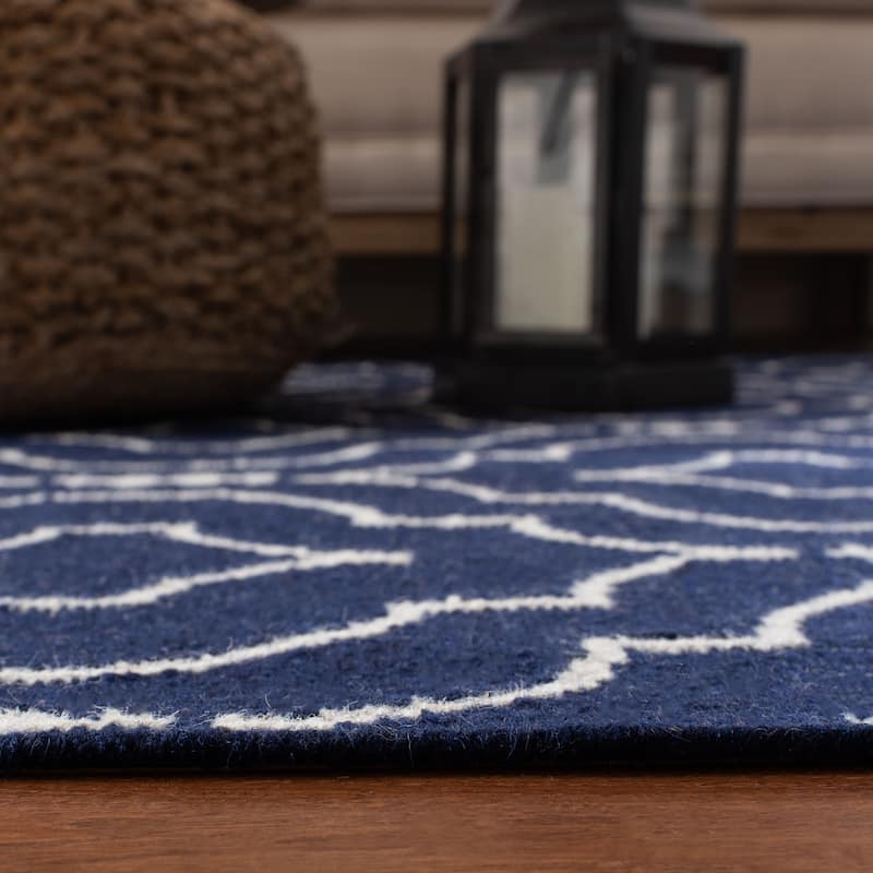 SAFAVIEH Handmade Flatweave Dhurries Lamprini Modern Moroccan Wool Rug