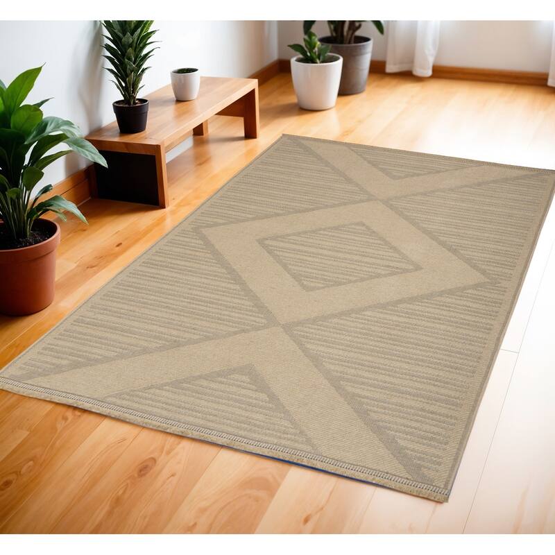HomeRootsGeometric Modern Rectangle Area Rug - 71' X '47' X '0.25 - 71' X '47' X '0.25 - Beige/Natural