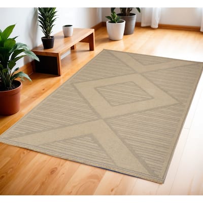 HomeRootsGeometric Modern Rectangle Area Rug - 71' X '47' X '0.25