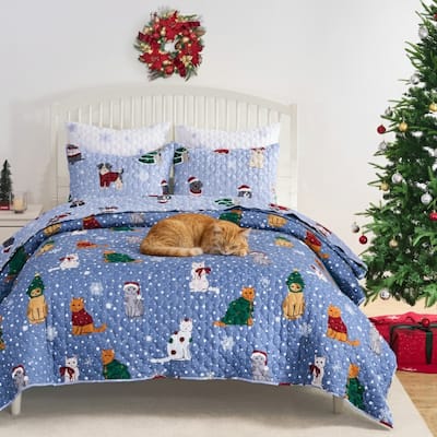 Winter Whiskers Reversible Dogs and Cats Quilt and Pillow Sham Set