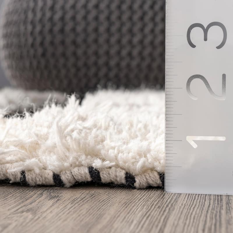Nuloom Ivory Handmade Wool Cotton Geo Striped Shag Rug
