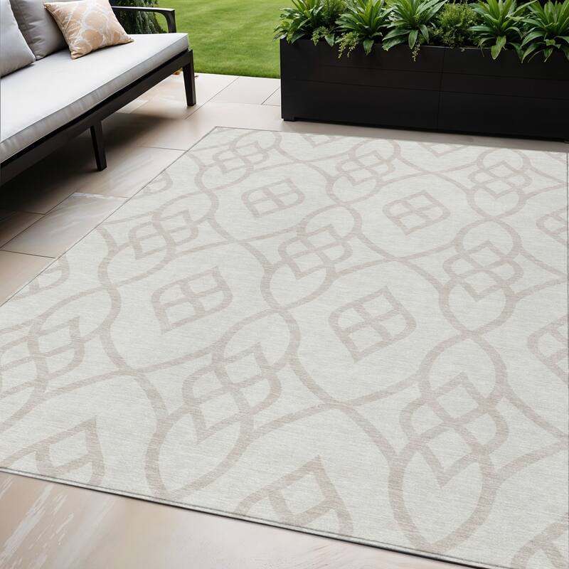 HomeRoots Trellis Transitional Rectangle Outdoor Rug - 5' X 8'
