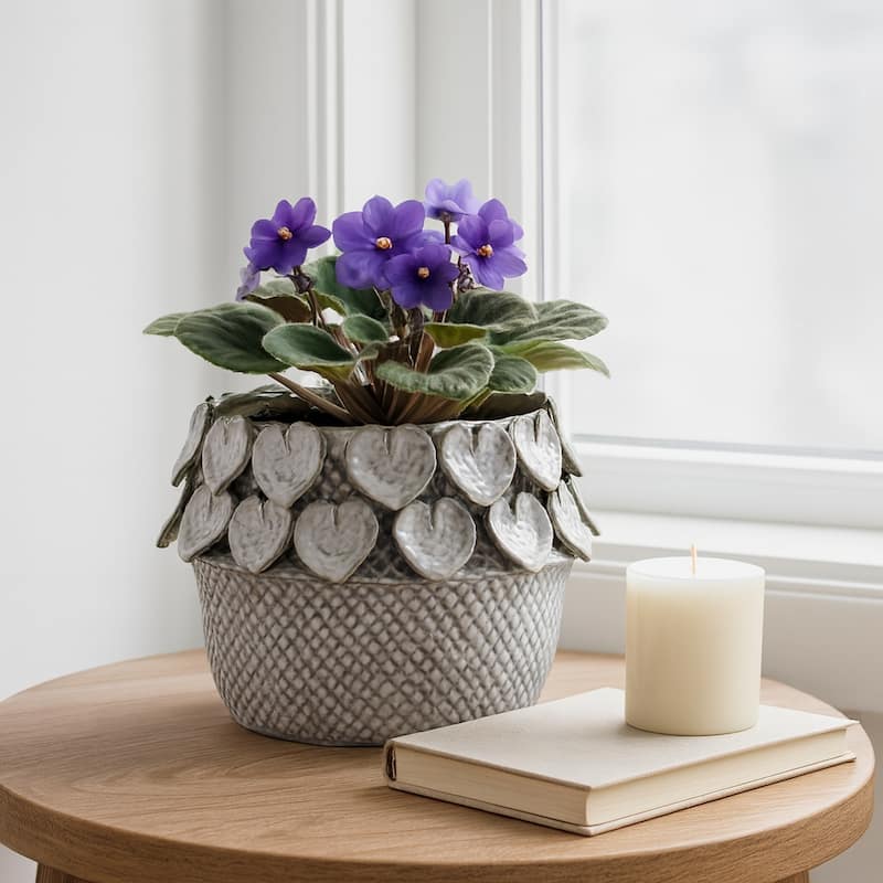 Stylish Ceramic Planter with Sculptural Leaf Heart Details