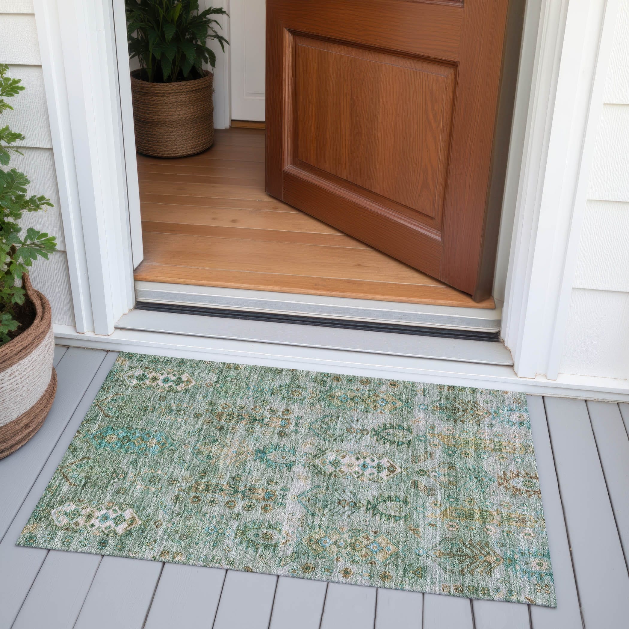 Machine Washable Indoor/Outdoor Traditional Global Chantille Rug