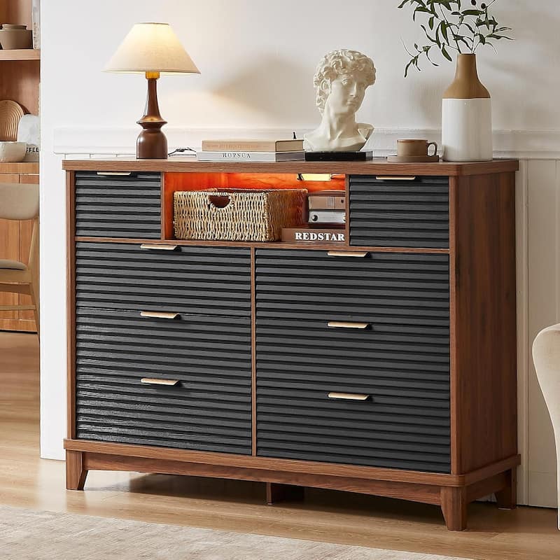 Wooden Drawers Dresser with Charging Station Dresser for Bedroom Chest of Drawers