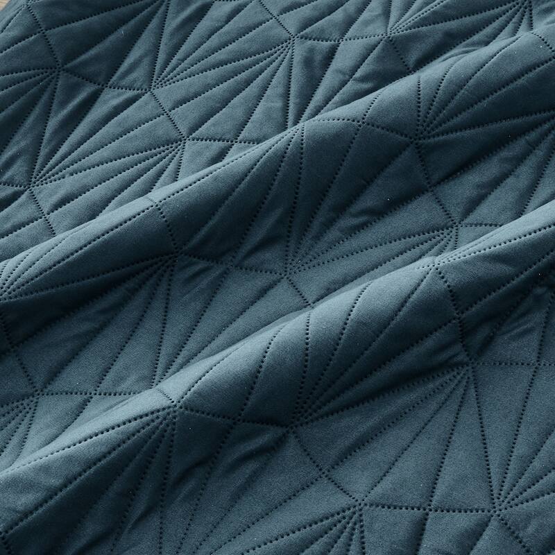 Premium Geometric Pinsonic Microfiber Quilt Set With Shams