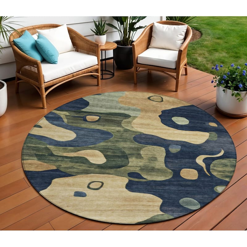 HomeRoots Abstract Transitional Rectangle Outdoor Rug - 8' Round