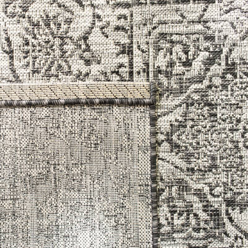 SAFAVIEH Courtyard Guylaine Indoor/ Outdoor Waterproof Patio Backyard Rug