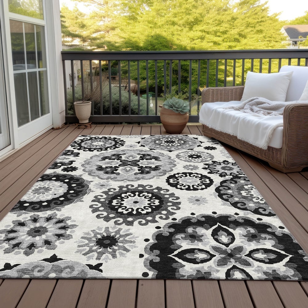 Machine Washable Indoor/ Outdoor Chantille Casual Medallion Rug