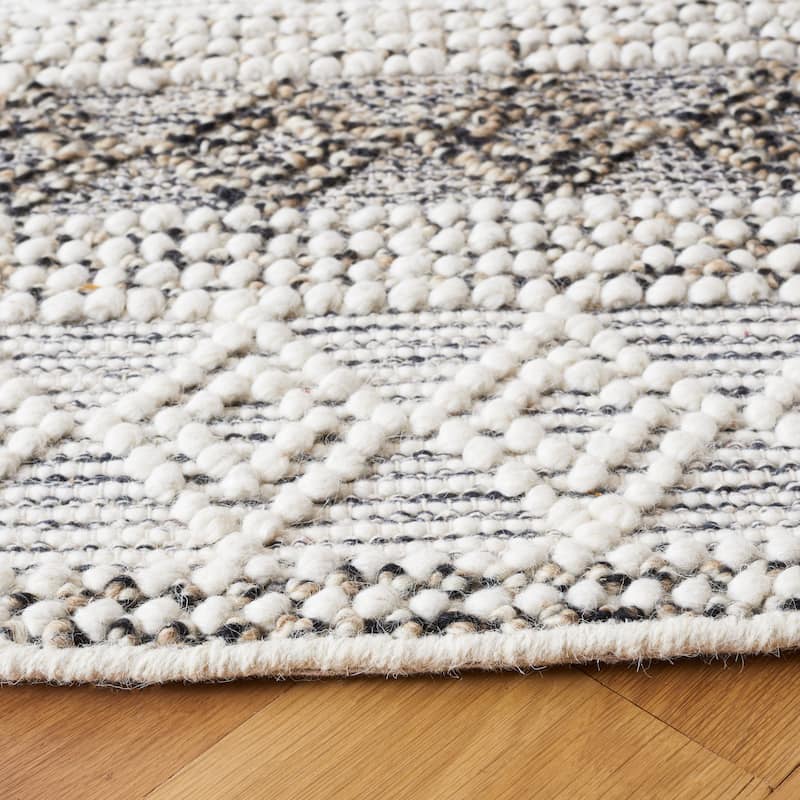 SAFAVIEH Handmade Natura Diala Boho Wool Rug