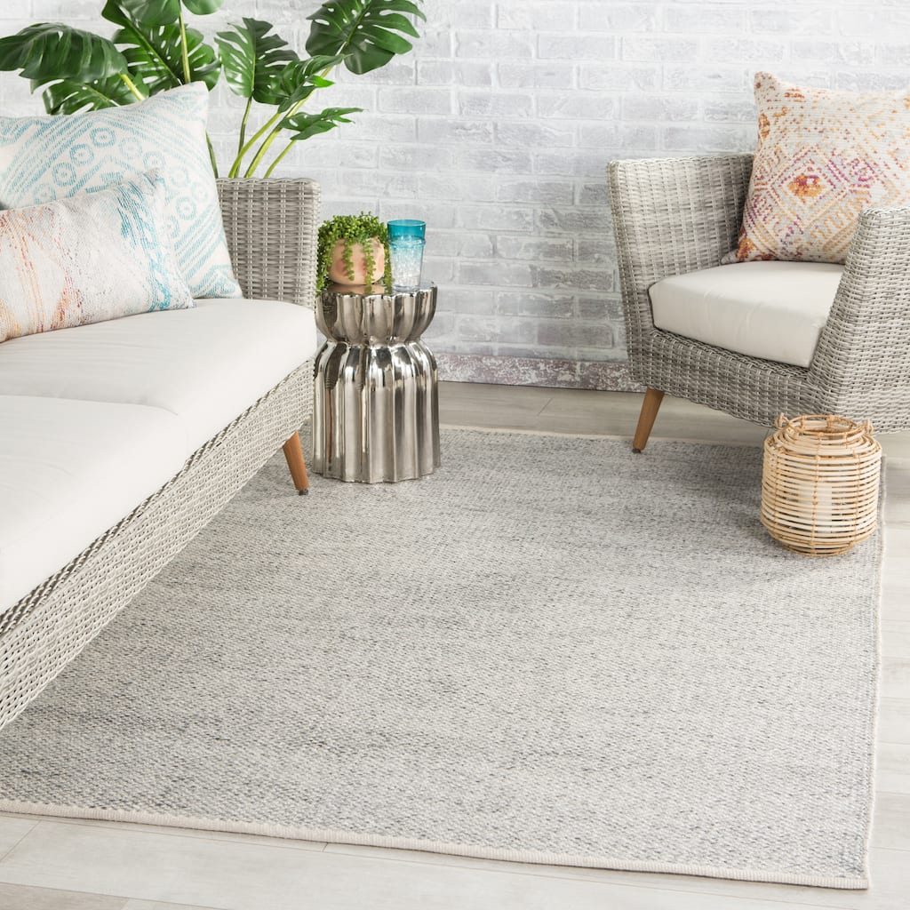 Kuisna Indoor/ Outdoor Solid PET Yarn Area Rug by Havenside Home