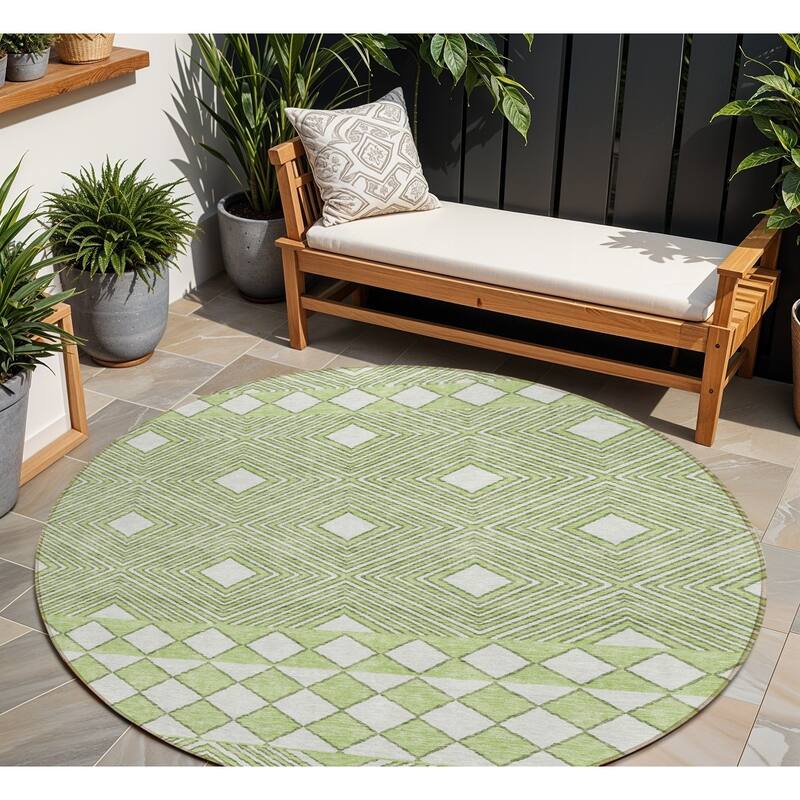 HomeRoots Geometric Transitional Rectangle Outdoor Rug - 8' Round