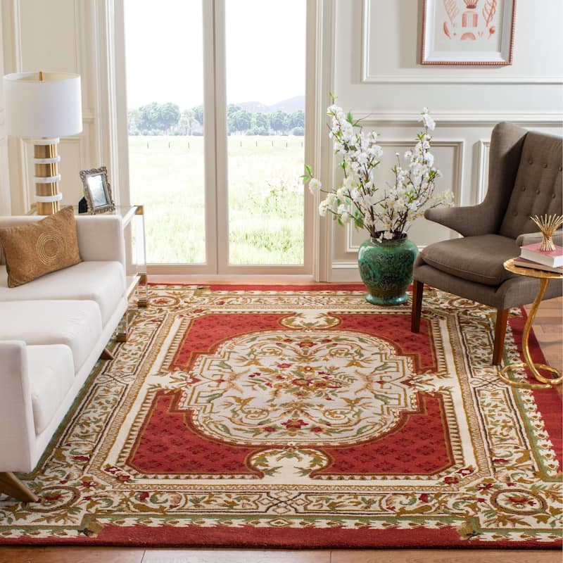 SAFAVIEH Handmade Classic Siss Traditional Oriental Wool Rug - 7'6" x 9'6" - Burgundy