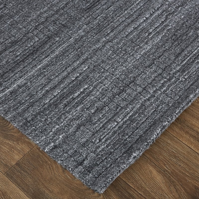 Vetu Traditional Woven Area Rug By HomeRoots - 2' x 3'