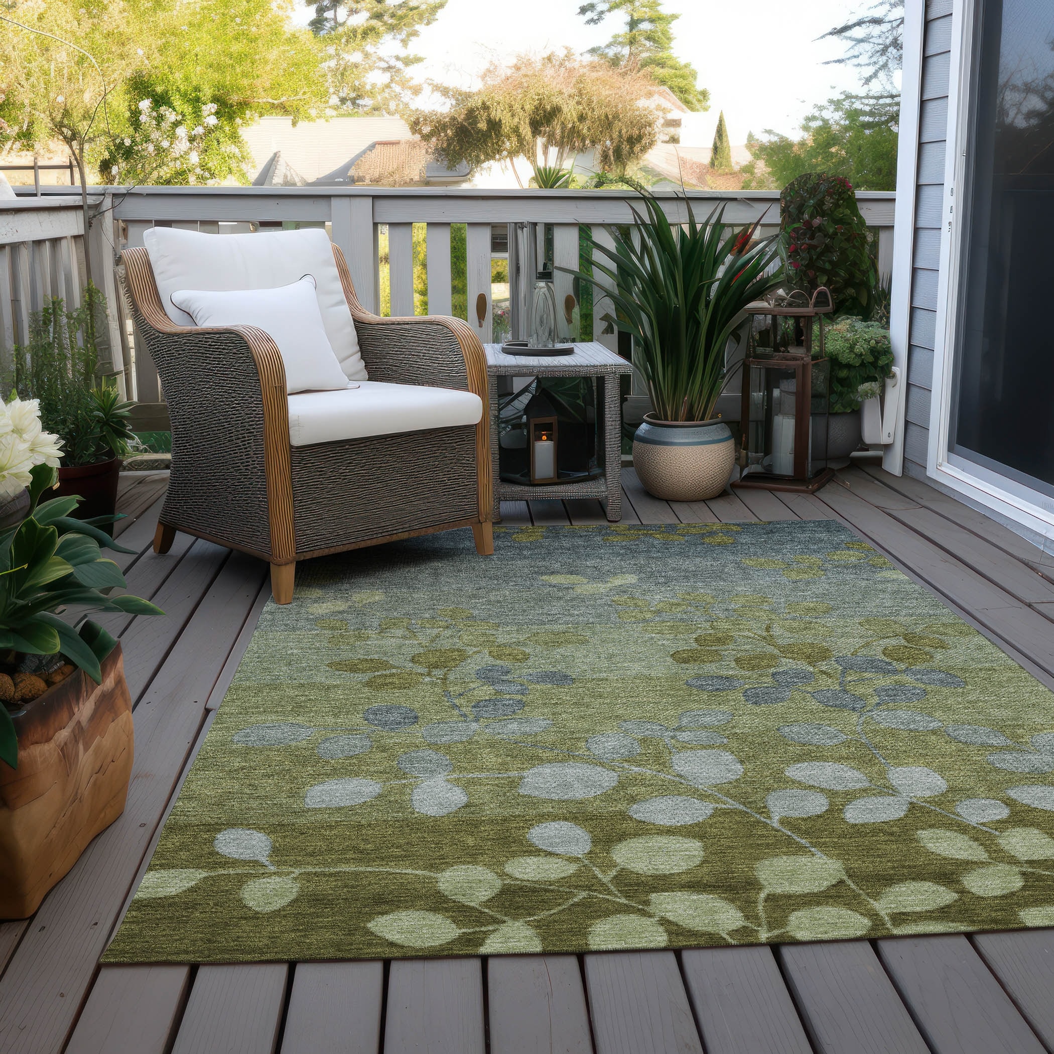 Machine Washable Indoor/ Outdoor Ombre Floral Chantille Rug