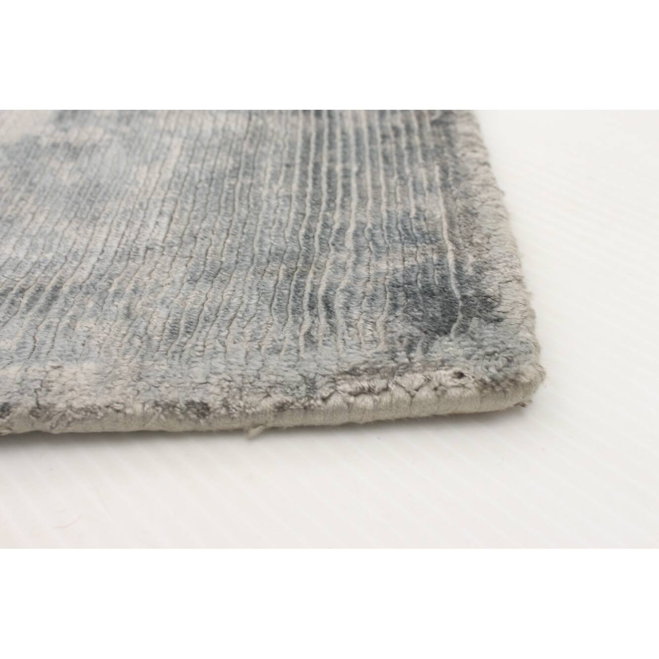 ECARPETGALLERY Hand Loomed Galleria Grey Viscose Rug 5'4 x 7'9 Bed